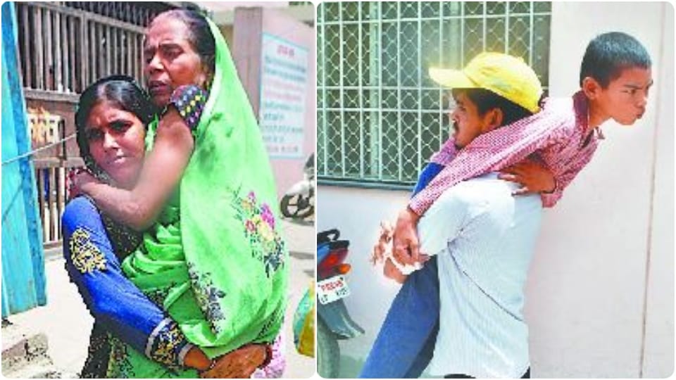 SN Medical College stretcher was not found daughter was seen carrying the mother in her lap