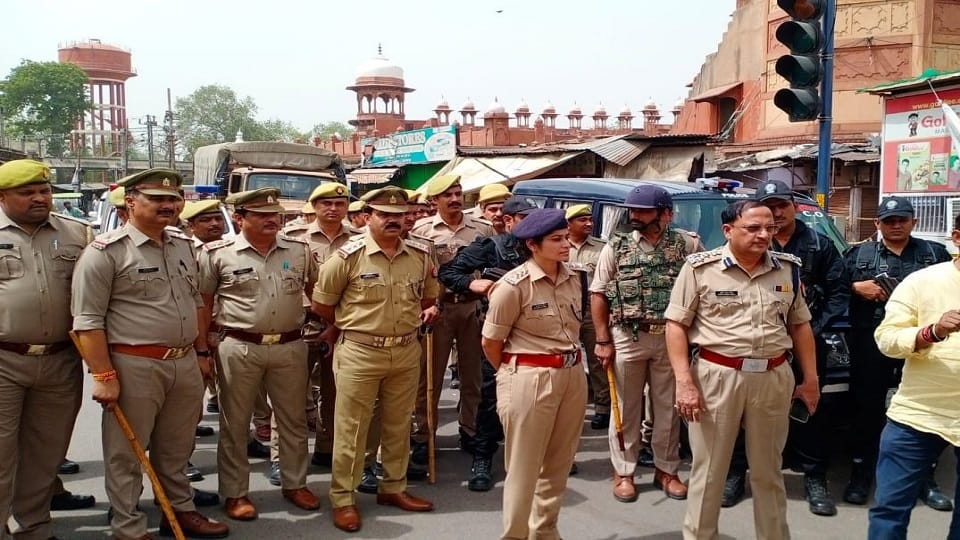 Alert in Agra on Juma namaj police patrolling in sensitive areas