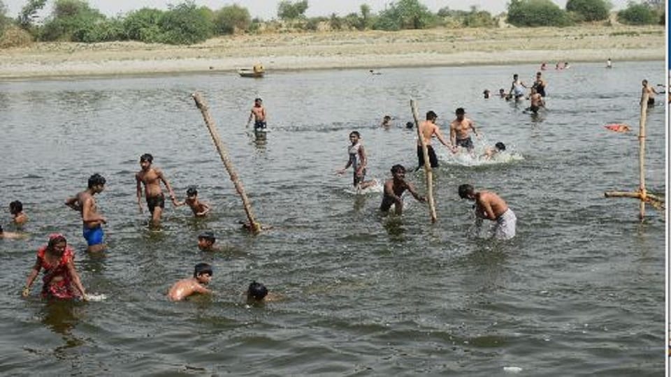 water discharged From Gokul barrage in Yamuna 777 cusecs As against 850 cusecs on Ganga Dussehra