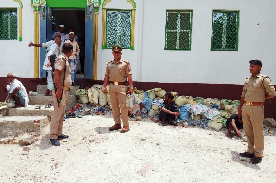Ballia News knife attack on Father and son who returning after jumme ki namaj