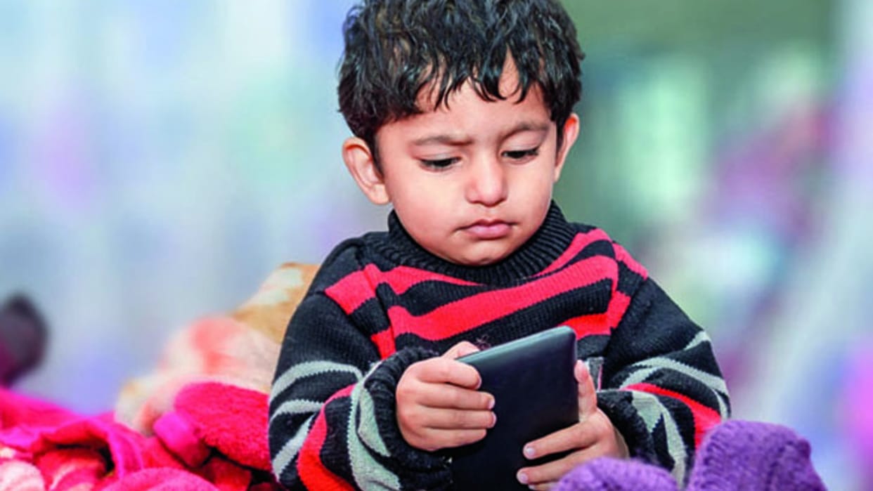 12-year-old boy hanged himself after getting mobile in Hardoi, there was uproar in the family