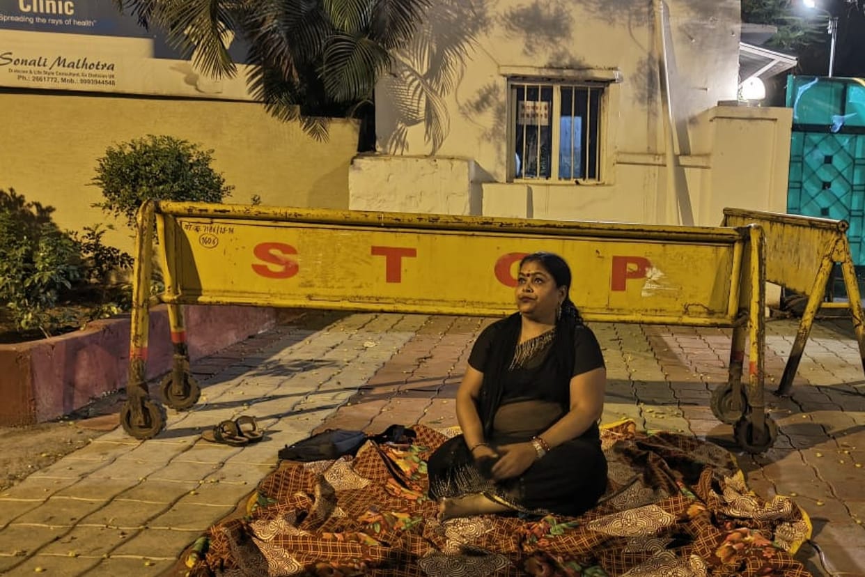 MP Politics: Woman office bearer protest at Congress state president Kamal Nath's residence for not getting ticket