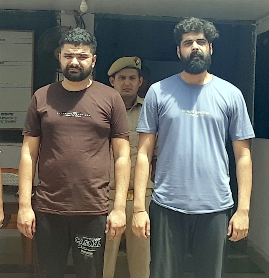 Two arrested with gold biscuits worth 40 lakhs