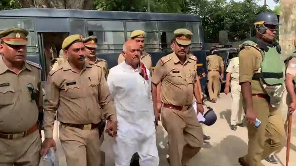 Former SP MLA Rameshwar Singh Yadav sent to jail etah up news