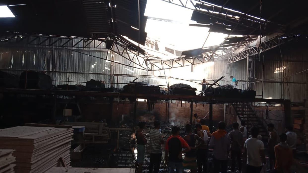 Fire in plywood factory, burning of goods including machinery