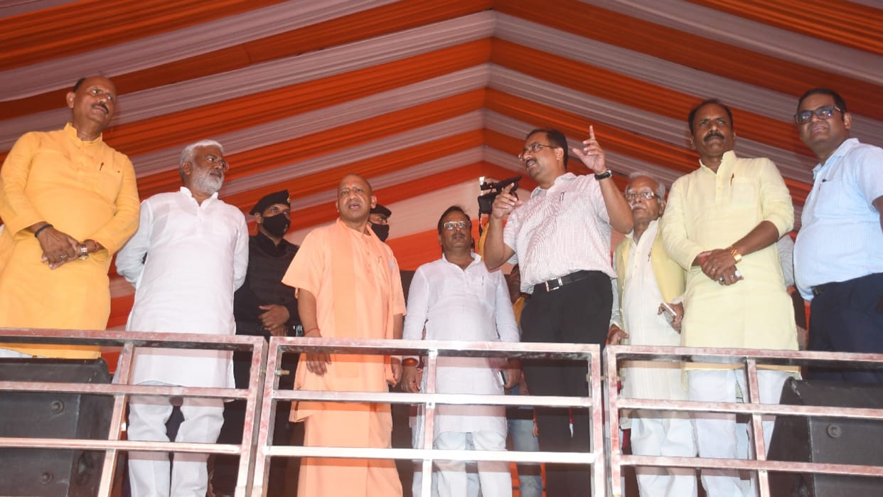 CM Yogi inspected office built in Ranidiha area Gorakhpur