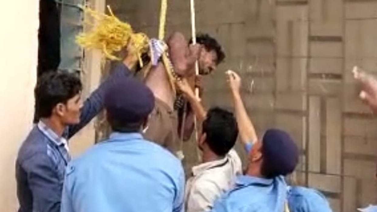 Bhopal: The patient jumped from the second floor of Hamidia Hospital, stuck in the balcony of the first floor, lowered the rope dam