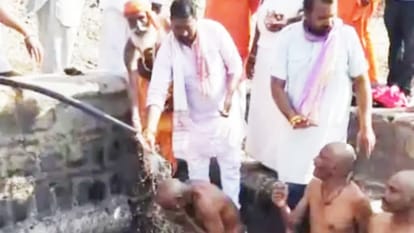 Muslims turned Hindu: 18 Muslims adopted Hinduism after bathing in Gomutra, Ram Singh became Mohammed and Saraswati became Shabnam