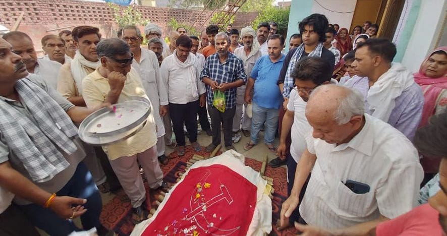 Last farewell to democracy fighter with guard of honor