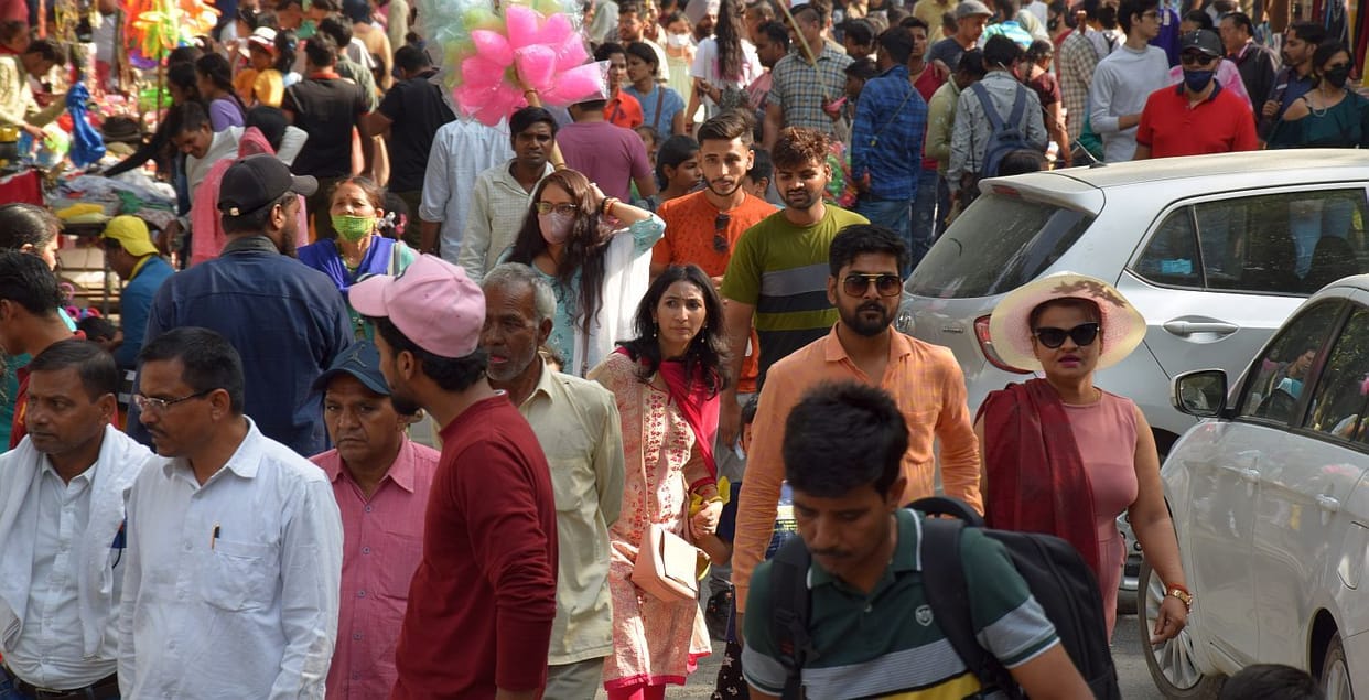 When the crowd increased in Nainital, the vehicles of tourists stopped on the Russian bypass