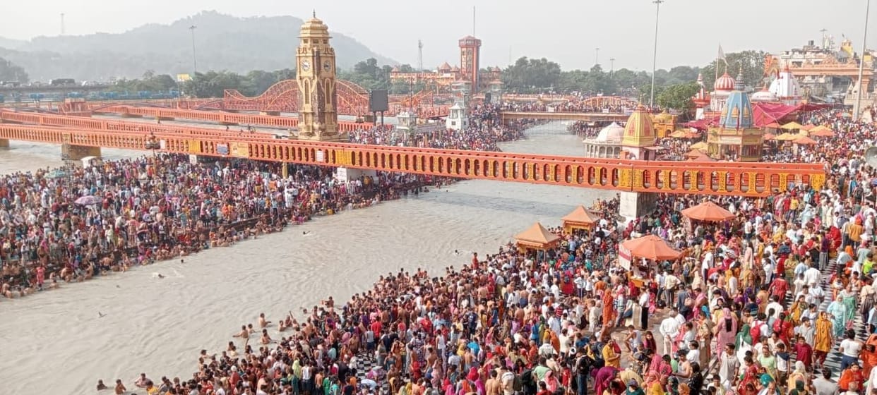 Lakhs of devotees take a dip in the Ganges on Nirjala Ekadashi