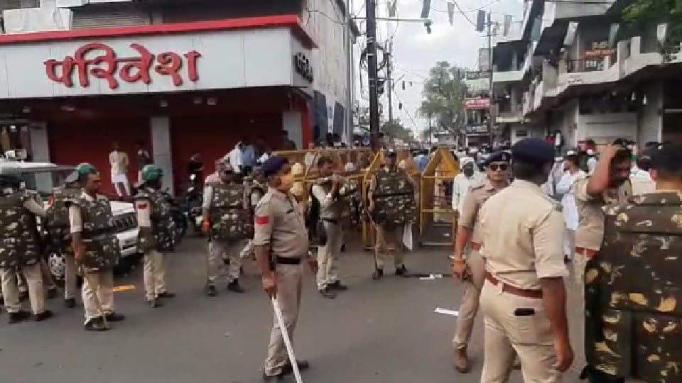 Violence in UP: Chief Minister Yogi strict about stone pelting incident in various cities in the state 109 miscreants arrested so far