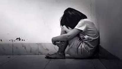 युवती से रेप।