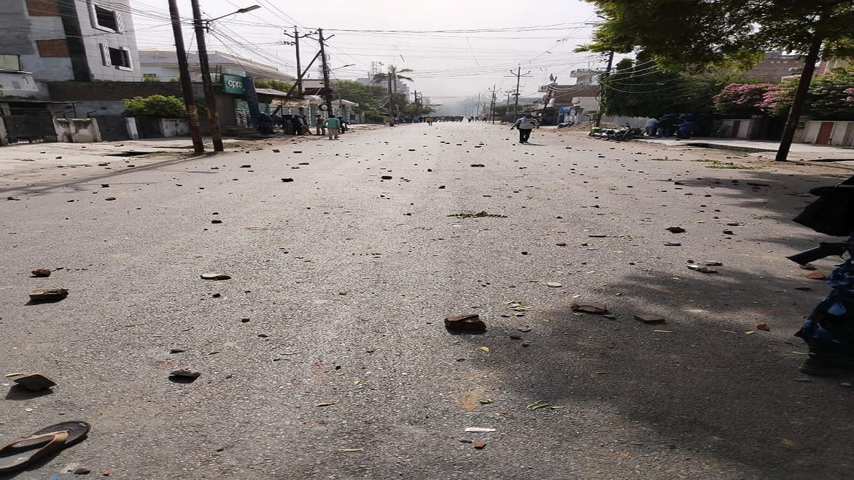 Attacked on police who went to investigate, also pelted stones