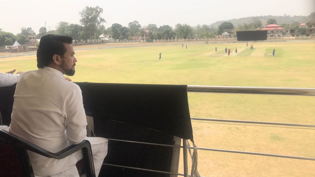 union minister anurag thakur enjoys cricket match in Nadaun Cricket Stadium