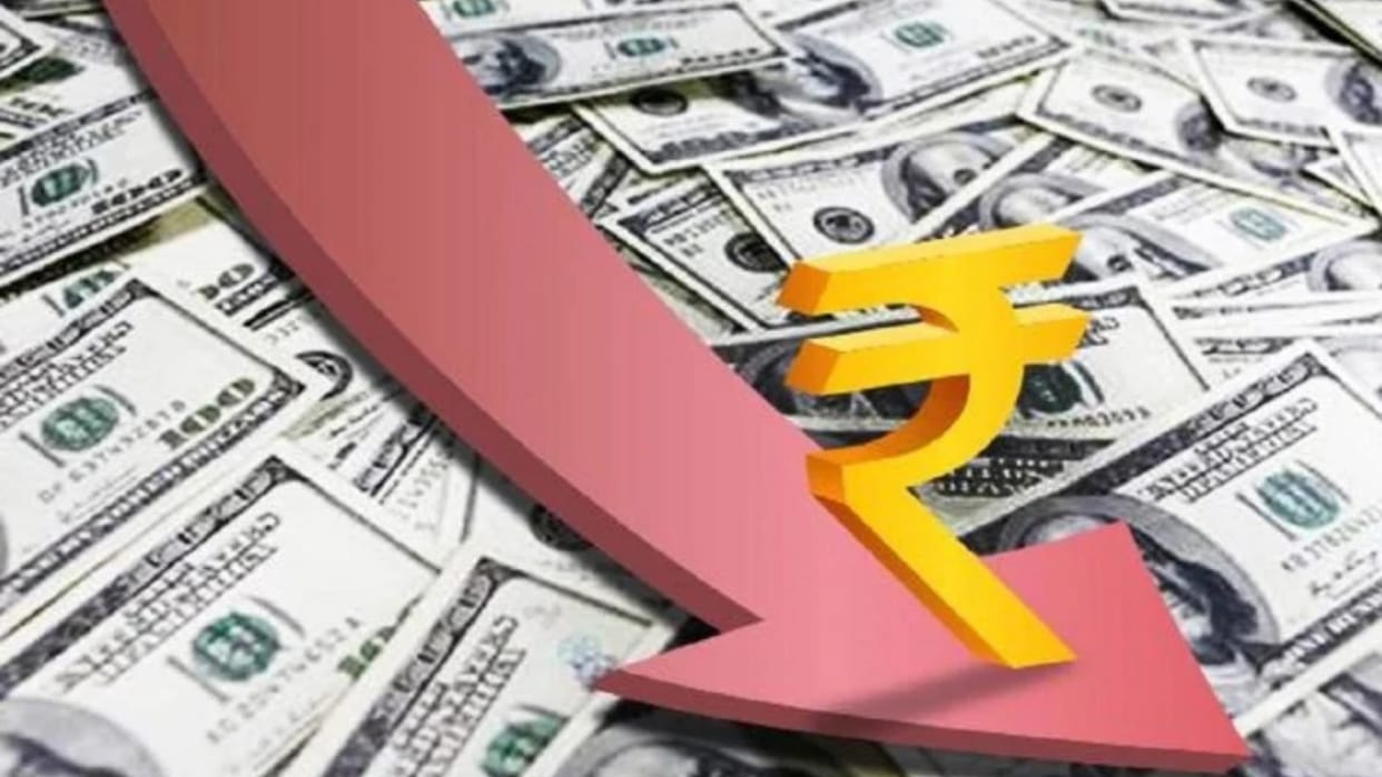 Rupee falls 11 paise to record low of 77.85 against US dollar know its impact in hindi