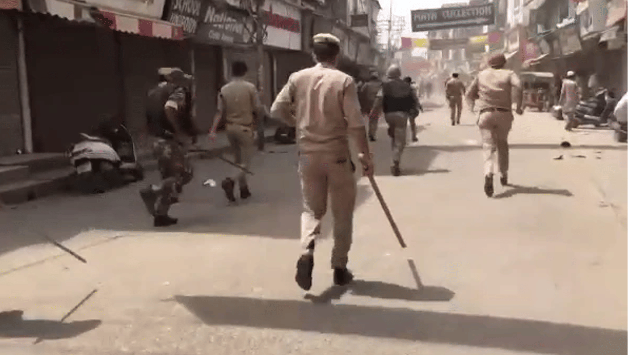 Prophet Remarks Row: Violence After Namaz in 20 Districts Uproar Stone Pelting and Arson See in Photos