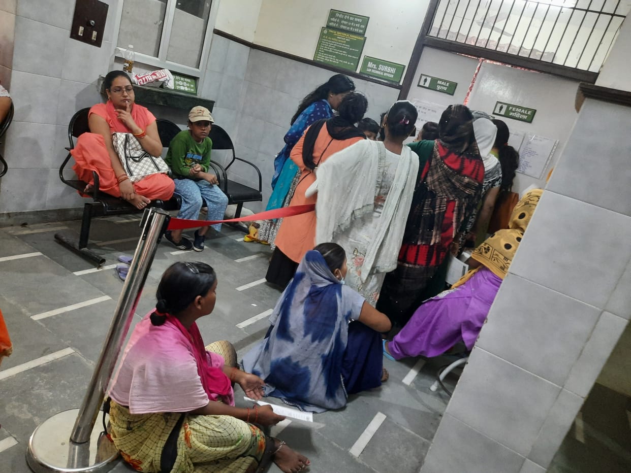 Pregnant women forced to sit on the ground for investigation