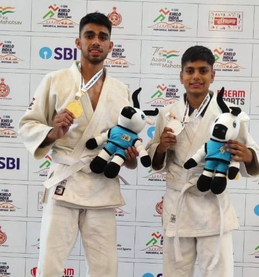 Anil won gold in judo, Simran won silver medal