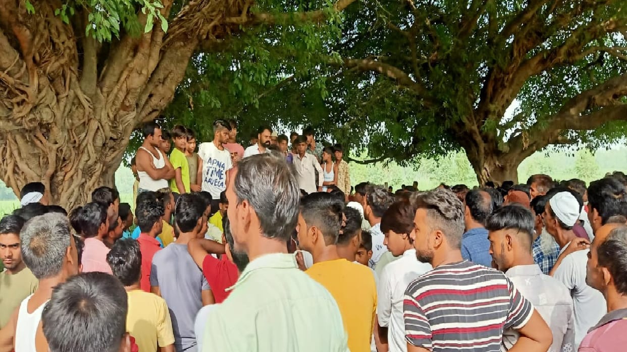 Anarchist broke tomb in Bareilly