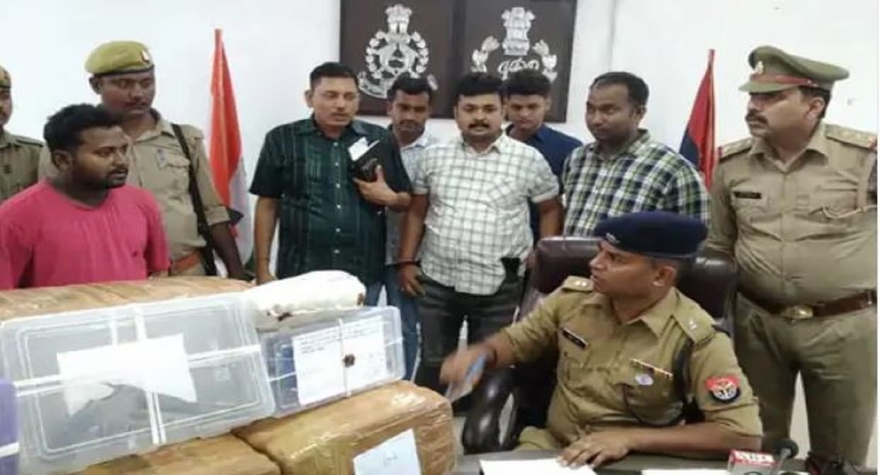 ganja smuggling by luxury car in azamgarh police arrested three smugglers arrested with 70 kg of ganja
