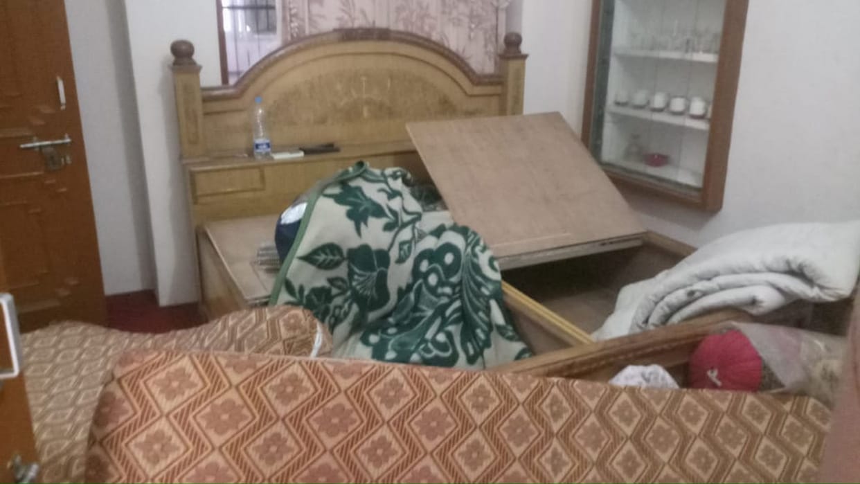 Jewelry, cash and utensils stolen from two houses of Chalet