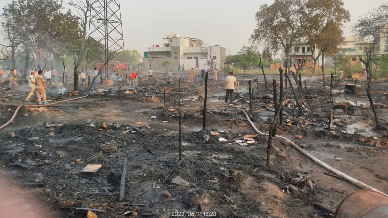 Huts burnt due to massive fire in Hisar of Haryana