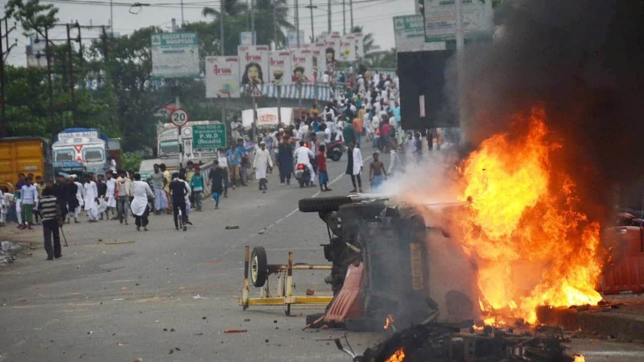 Violence After Namaz Bulldozer Will Runs Into Houses in UP Know What Non BJP States Action Plan News in Hindi