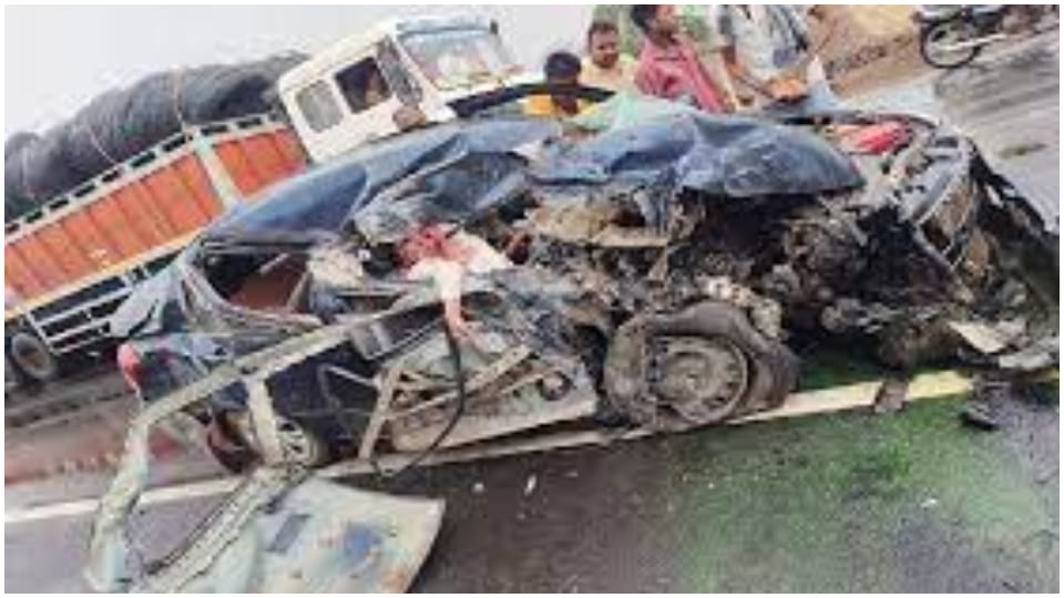 Five killed and two seriously injured in road accident Jhalawar Rajasthan