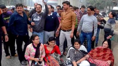 UP News, Aanchal Kharbanda's death case, signature did not match, many questions raised