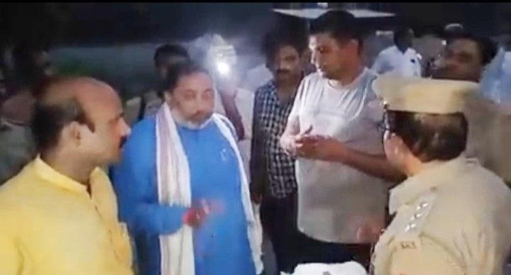 parivahan mantree ne dabaladekar bason kee jaanch kee
