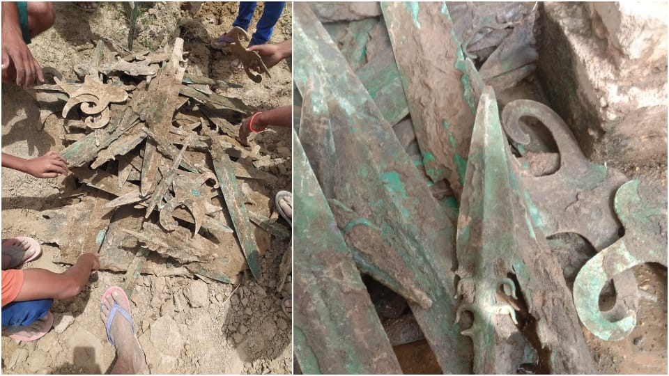 copper hoards 39 Ancient Weapons Found During Excavation Earthen Mound In Mainpuri