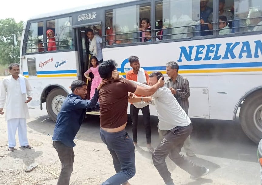 Fight between bus driver and conductors