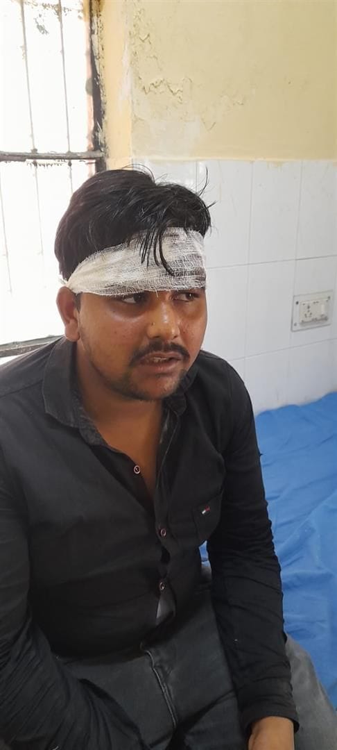 Two parties pelted stones, six people injured for commenting on social media