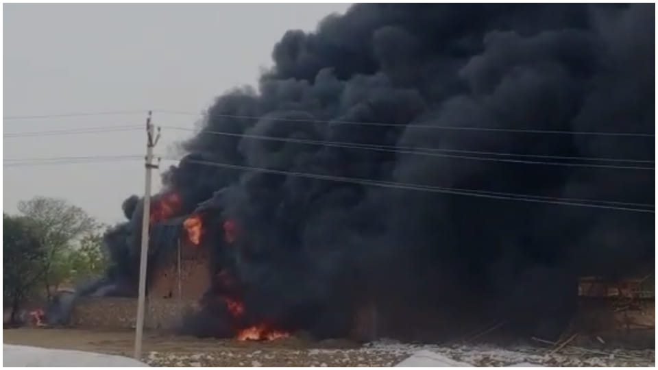 Fire extinguished in Thermocol warehouse after 12 hours IOCL expressed fear of theft of crude oil Dausa Rajasthan