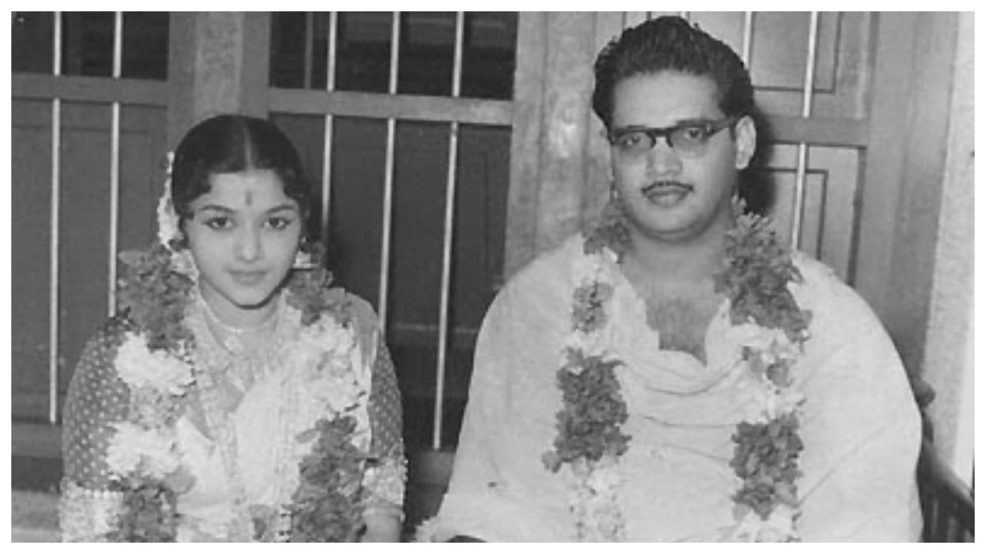 Happy Birthday Padmini Kolhapure Know About Her Love Affair Relation With Poonam Dhillon