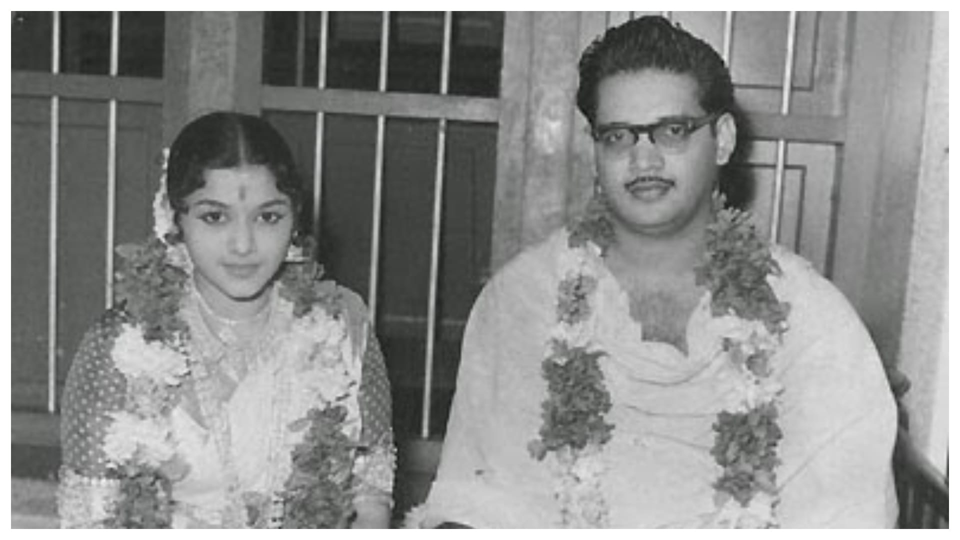 Happy Birthday Padmini Kolhapure Know About Her Love Affair Relation With Poonam Dhillon