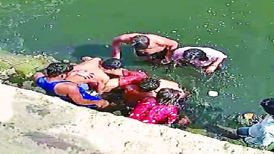 Three girls saved the lives of four youths in agra