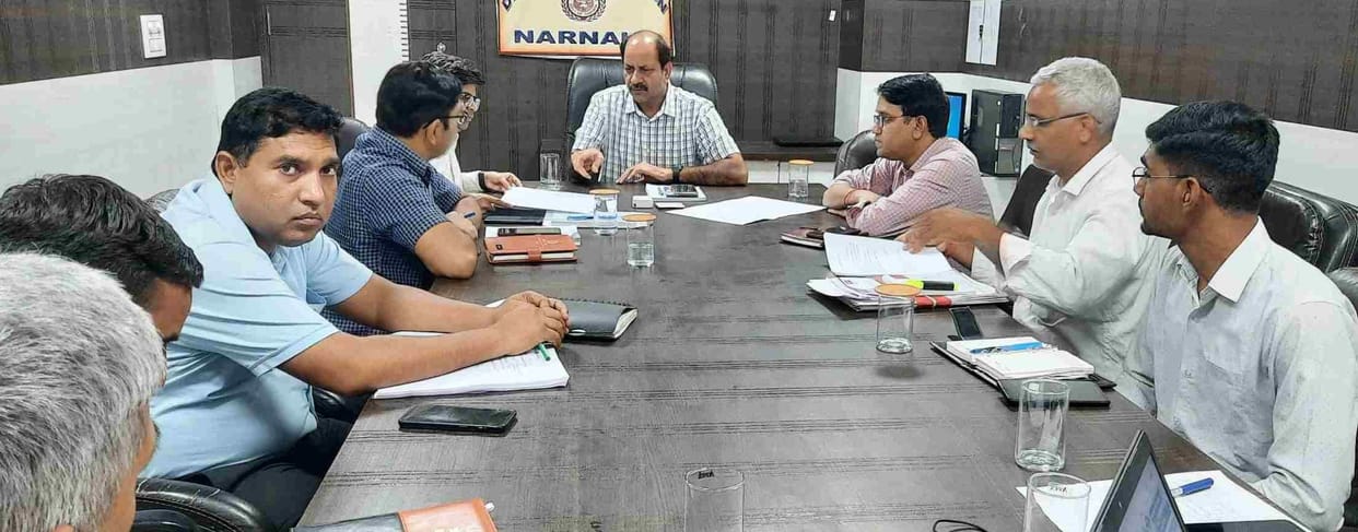 Polling parties' randomization process completed