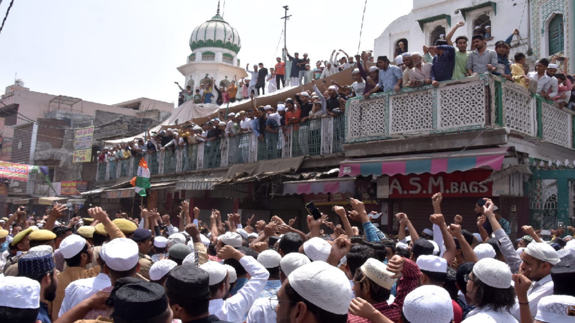 Saharanpur Violence: Youth with black flag-blue cap on target, AIMIM workers also investigated, video footage being scanned