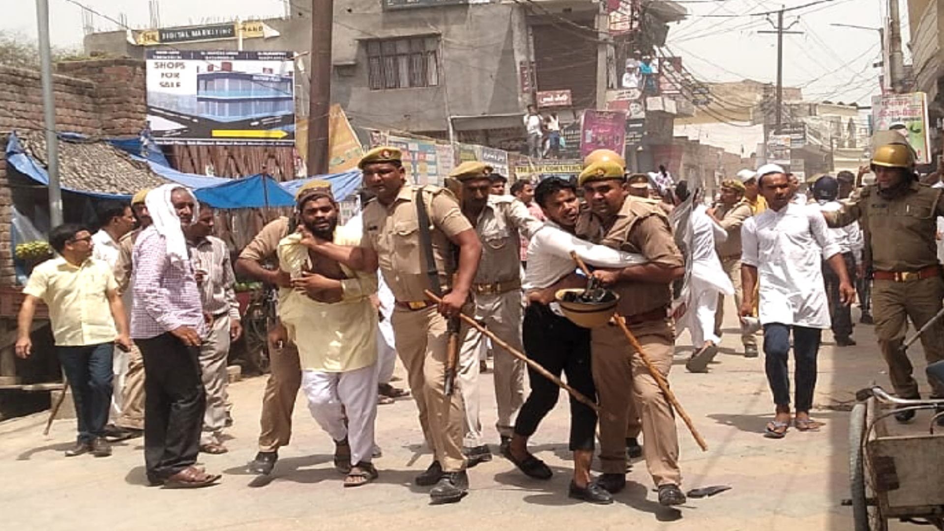 Saharanpur Violence: crowd attempted robbery in shops, three injured including a soldier in stone pelting