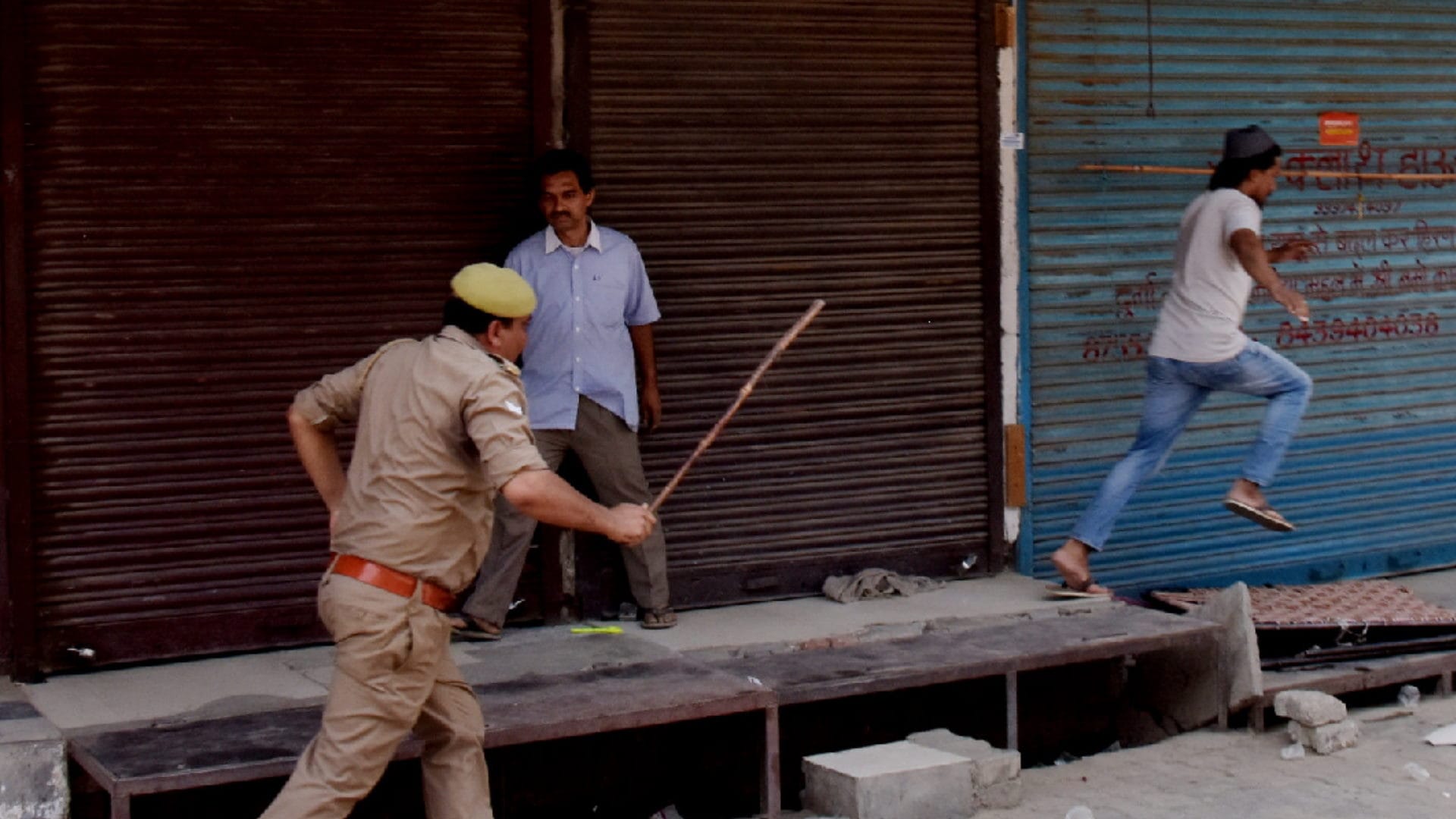 Saharanpur Violence: crowd attempted robbery in shops, three injured including a soldier in stone pelting