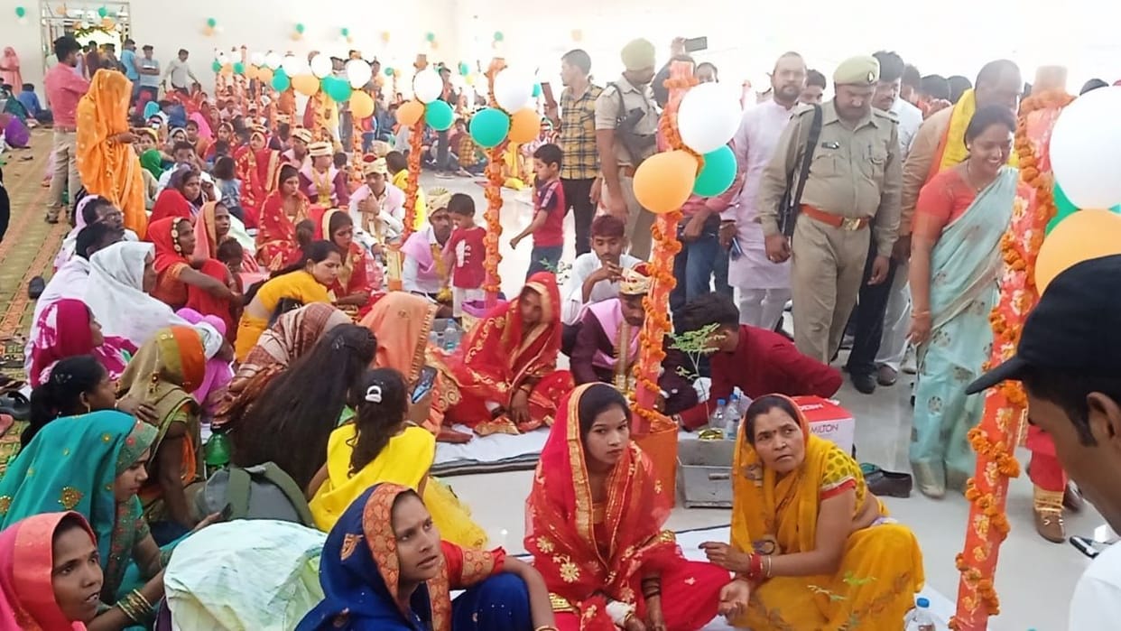 Kanpur Dehat : 218 couples were married in five tehsils and seven Muslim couples got married