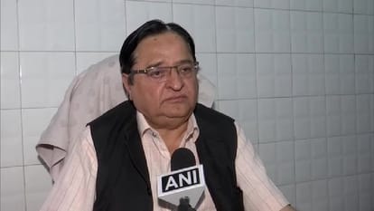 Lok Sabha Election 2024: सपा में घमासान, आजम की सीट पर बिगड़ी बात; मनाने के लिए अखिलेश खेल सकते हैं बड़ा दांव UP Lok Sabha Election 2024 Azam Khan angry over Akhilesh Yadav not contesting from Rampur Lok Sabha seat