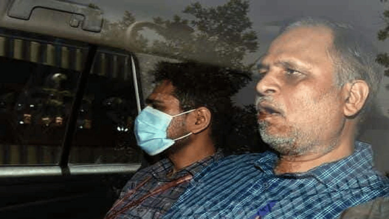 Delhi: AAP leaders react sharply when Satyendar Jain looks upset, tired in photo