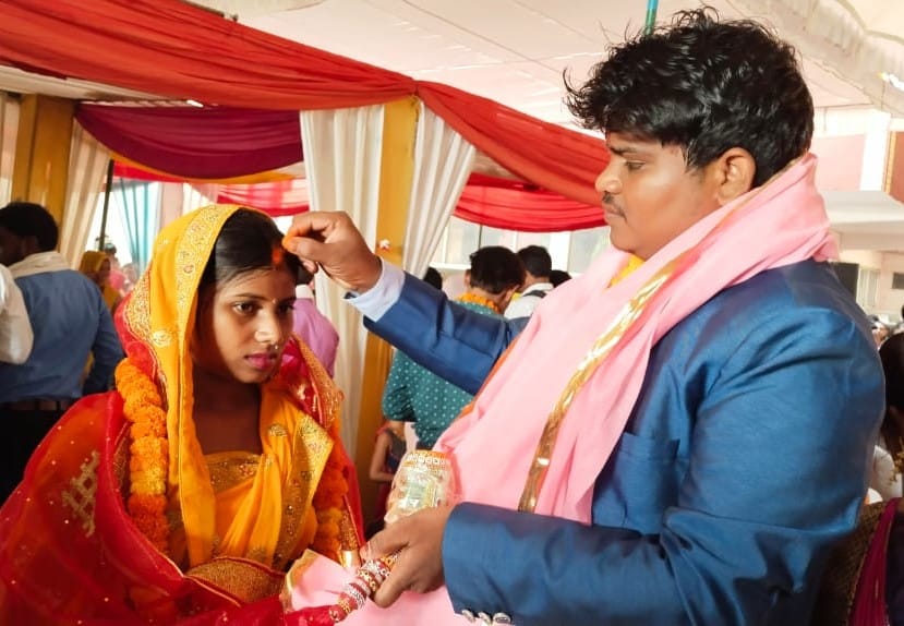 287 couples took seven rounds in mass marriage