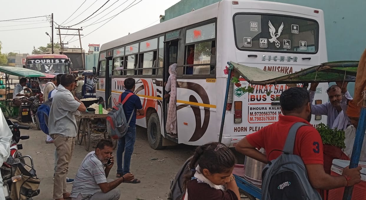Unauthorized bus and taxi stand populated again