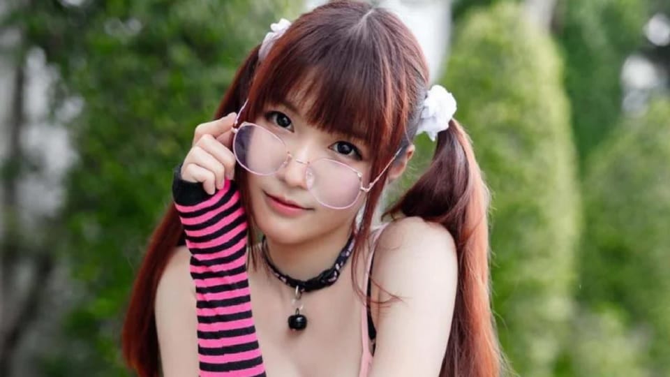 Sad News: Death caused by eating kebabs in a hurry, Thailands model dies!