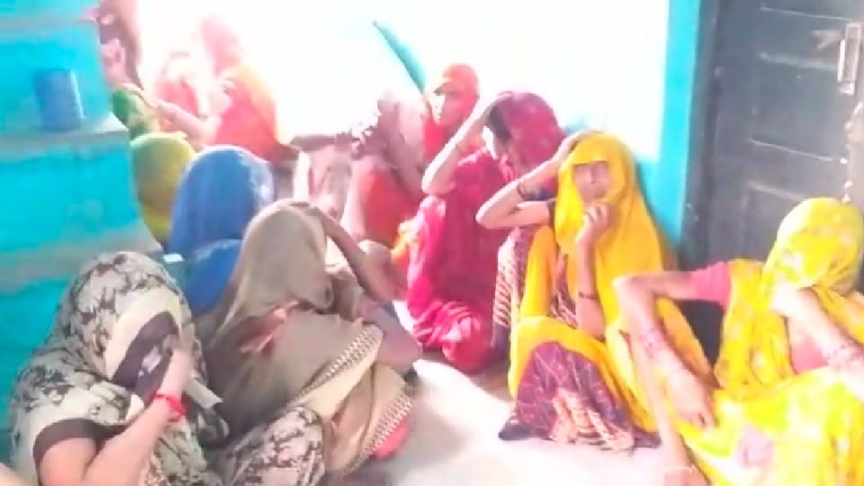 Madhya Pradesh: Entire family commits suicide in village of Bhind, death of husband, wife and son, daughter's condition critical