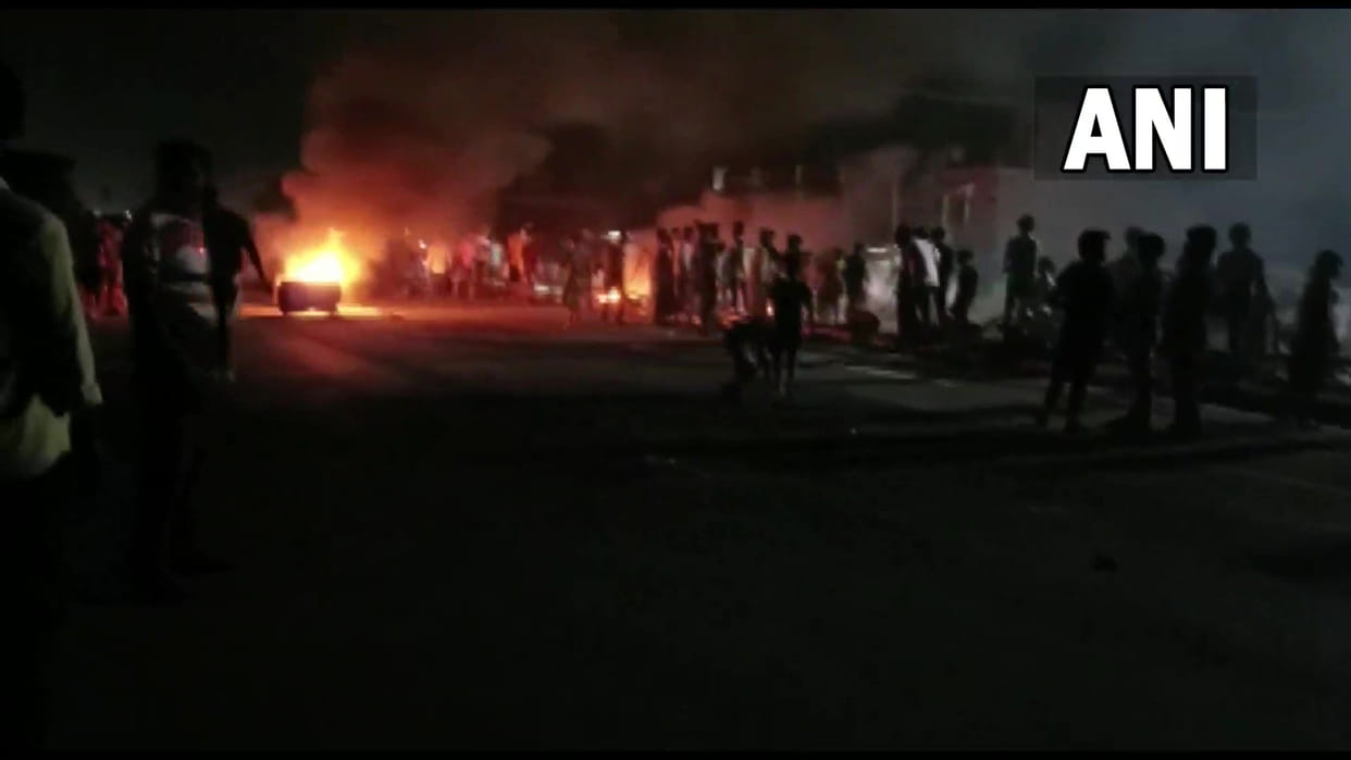 Stone pelting in West Bengal again over Nupur Sharma's remarks, police fired tear gas shells